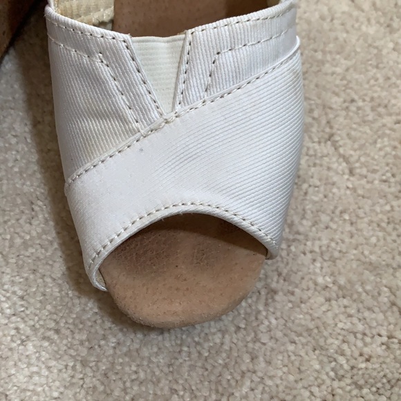 TOMS women wedges size 7 GUC due to white only ! - Picture 4 of 10